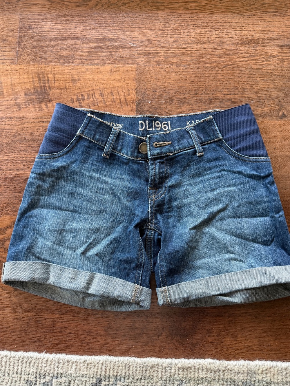 DL1961 Women’s Blue Denim Roll-Cuff Shorts Maternity Size 25